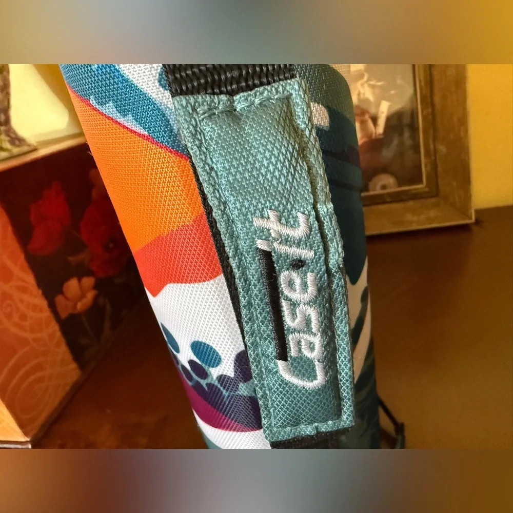 Artistic Wave Design 3 Inch Zipper Binder